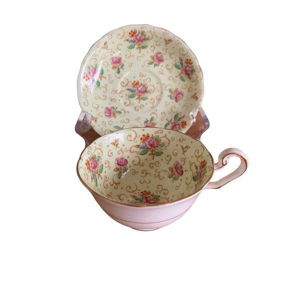 Vintage Victoria C & E Bone China English Rose Teacup & Saucer Chintz England - Picture 3 of 13